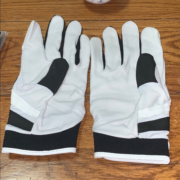 ⚾️Leather🆕⭐️ BASEBALL Batting Gloves White/Black CUTTERS - Picture 5 of 8